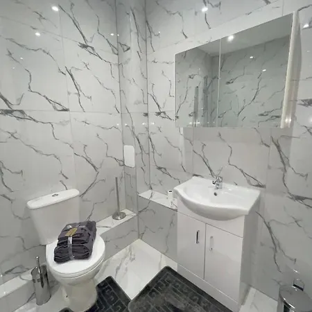 2 Bedroom Apartment - Flitwick - Contractor Friendly - Tourist Ready - Full Kitchen - Wifi - Smart Tv - Sofa Bed - Free Parking - Ideal For Short Or Long Stays Exterior photo