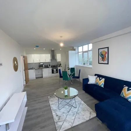2 Bedroom Apartment - Flitwick - Contractor Friendly - Tourist Ready - Full Kitchen - Wifi - Smart Tv - Sofa Bed - Free Parking - Ideal For Short Or Long Stays Exterior photo