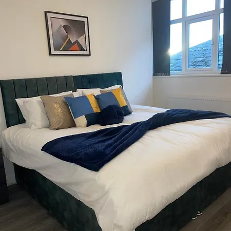 2 Bedroom Apartment - Flitwick - Contractor Friendly - Tourist Ready - Full Kitchen - Wifi - Smart Tv - Sofa Bed - Free Parking - Ideal For Short Or Long Stays Exterior photo