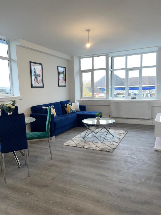 2 Bedroom - Flitwick - Contractor Friendly - Tourist Ready - Full Kitchen - Wifi - Smart Tv - Sofa Bed - Free Parking - Ideal For Short Or Long Apartment *
