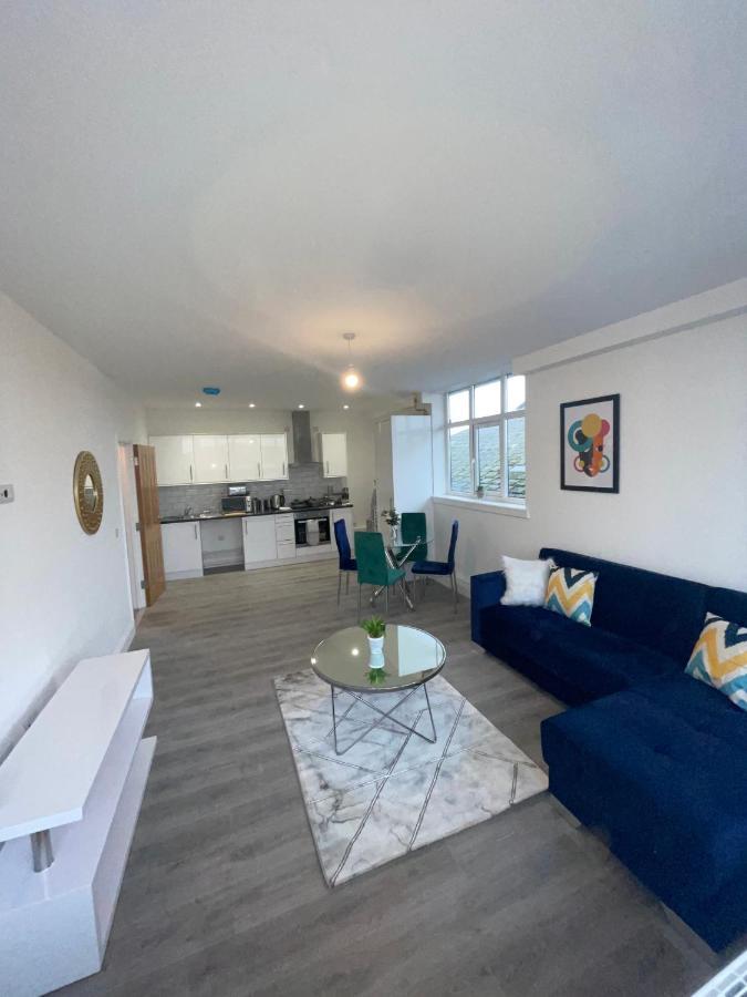 2 Bedroom - Flitwick - Contractor Friendly - Tourist Ready - Full Kitchen - Wifi - Smart Tv - Sofa Bed - Free Parking - Ideal For Short Or Long Apartment *